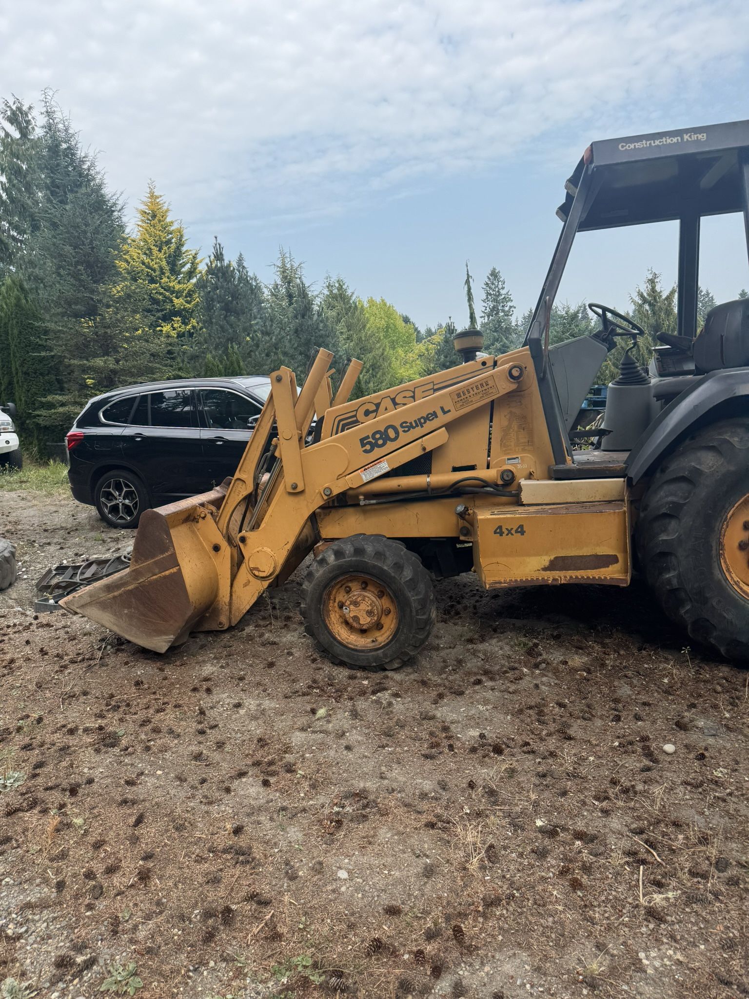 This machine is ready to go to work 7 days a week. It is a dependable 4x4 case 580 not 480. Has extendahoe for long reach and a good working hoe pack.