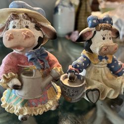 A Pair Of Mary's Moo Moos collection Figurines 