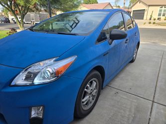 2010 Toyota prius nothing wrong with it going a different route has upgraded stereo with back up camera fresh bed liner paint and a full cover for the