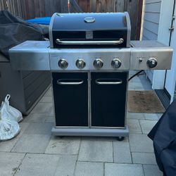 KENMORE 4 Burner Gas Grill + Searing Station