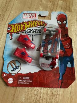 Hot Wheels Skate Marvel Spider-Man Fingerboard Set