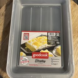 Covered Cake Pan - NEW