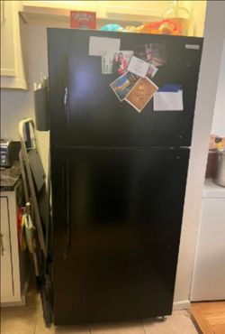 2 door Top and bottom refrigerator in good conditions