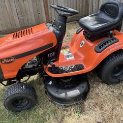 Ariens Riding Mower Briggs Stratton Motor Grass 