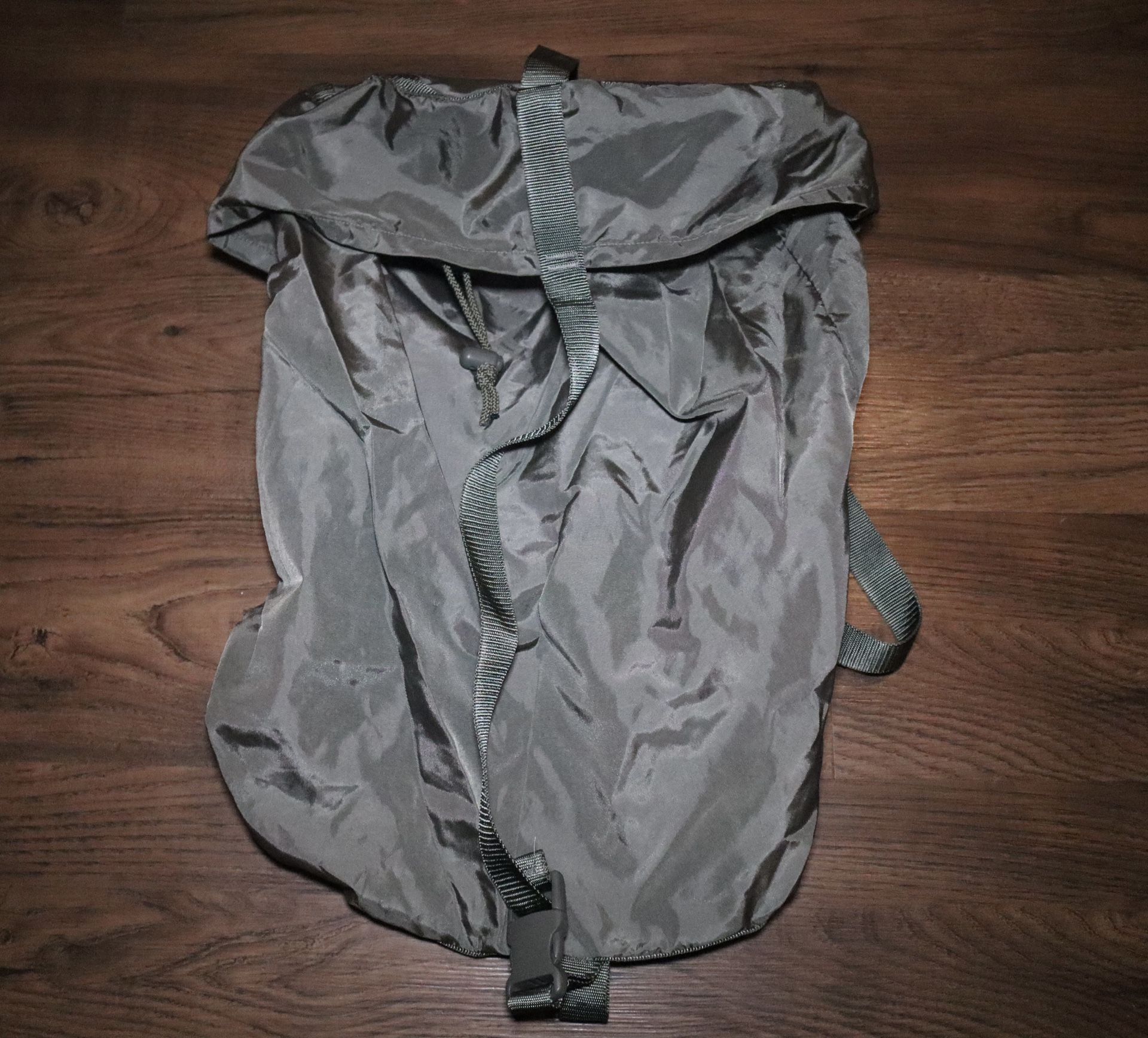 Sleeping bag compression cover