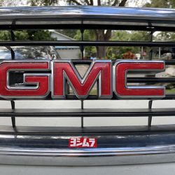 98-02 GMC Sierra Grill OEM