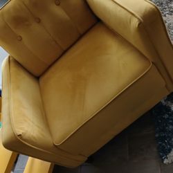 sofá amarillo como nuevo limpio 