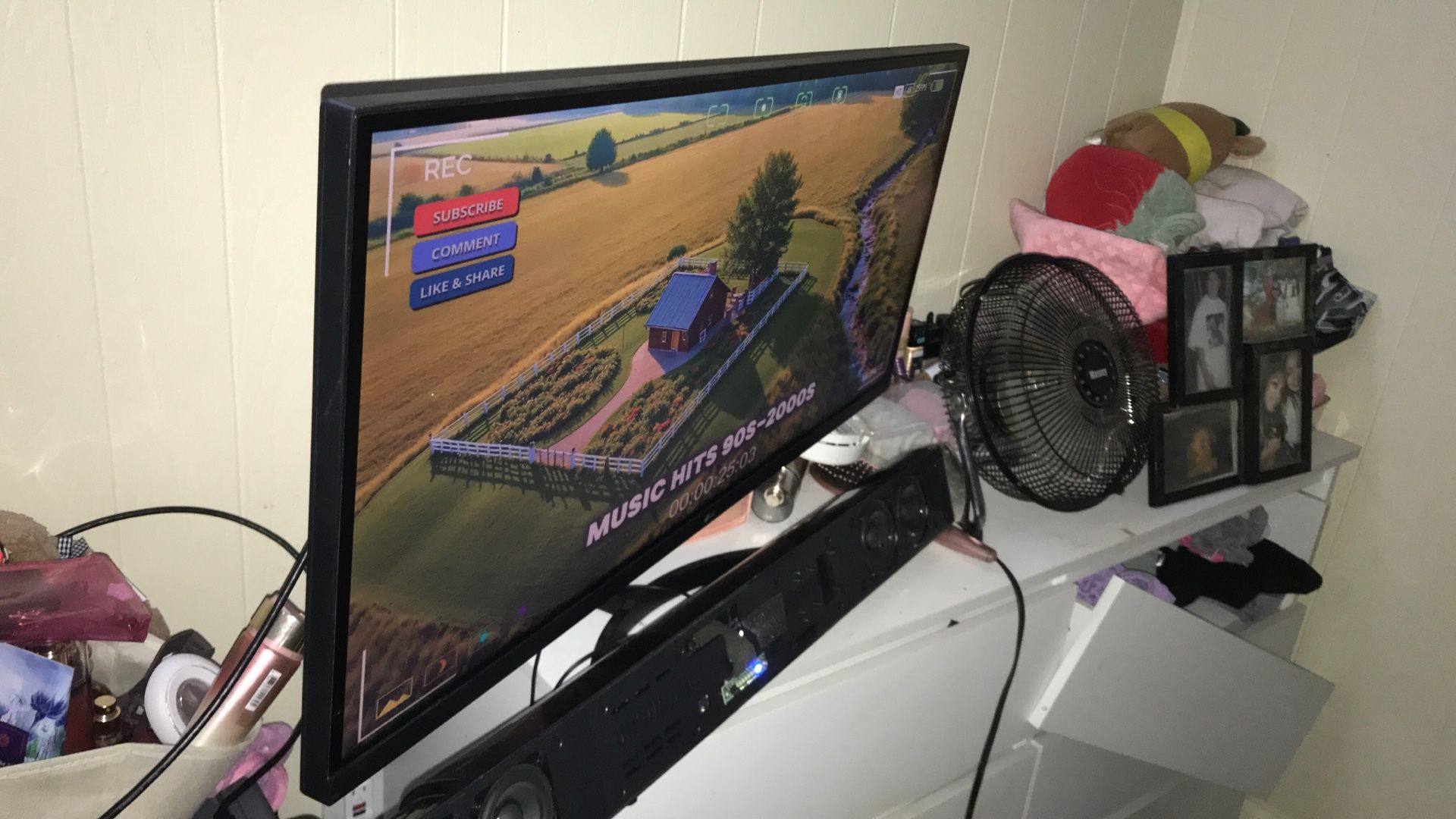 LG 34” Ultra Wide High Definition Tv/ Monitor