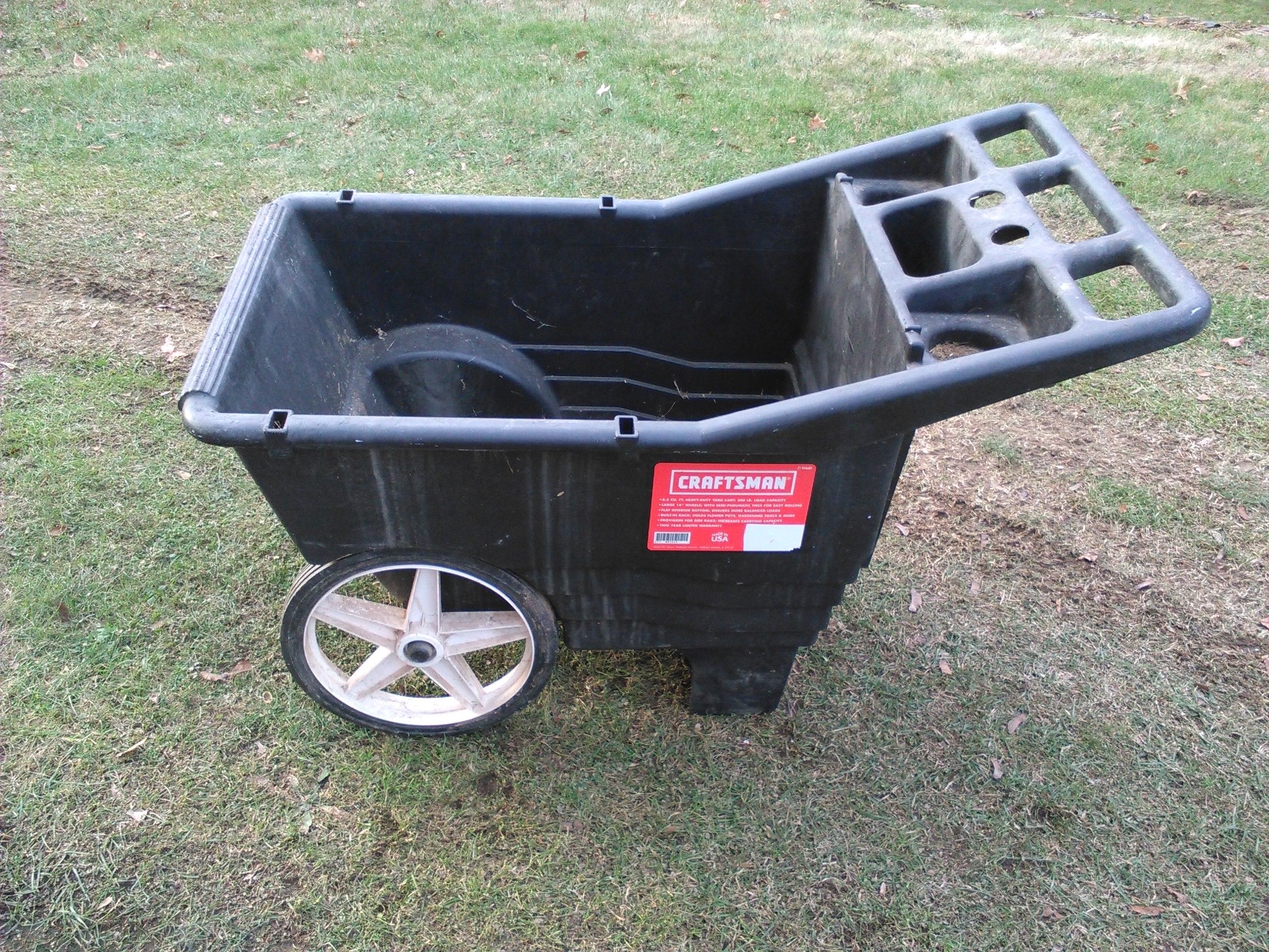 Craftsman 6.5 cubic foot heavy duty yard cart