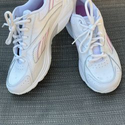 Women’s Reeboks Size 7.5