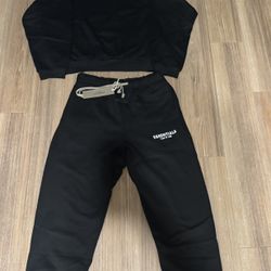 Essential Set Pants and Sweater 