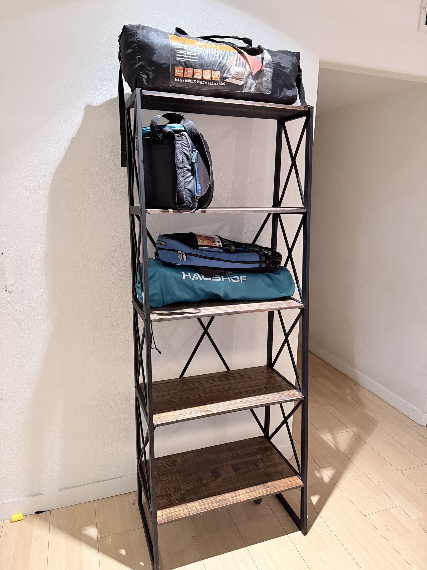 Industrial Metal & Wood Shelf – Excellent Condition!