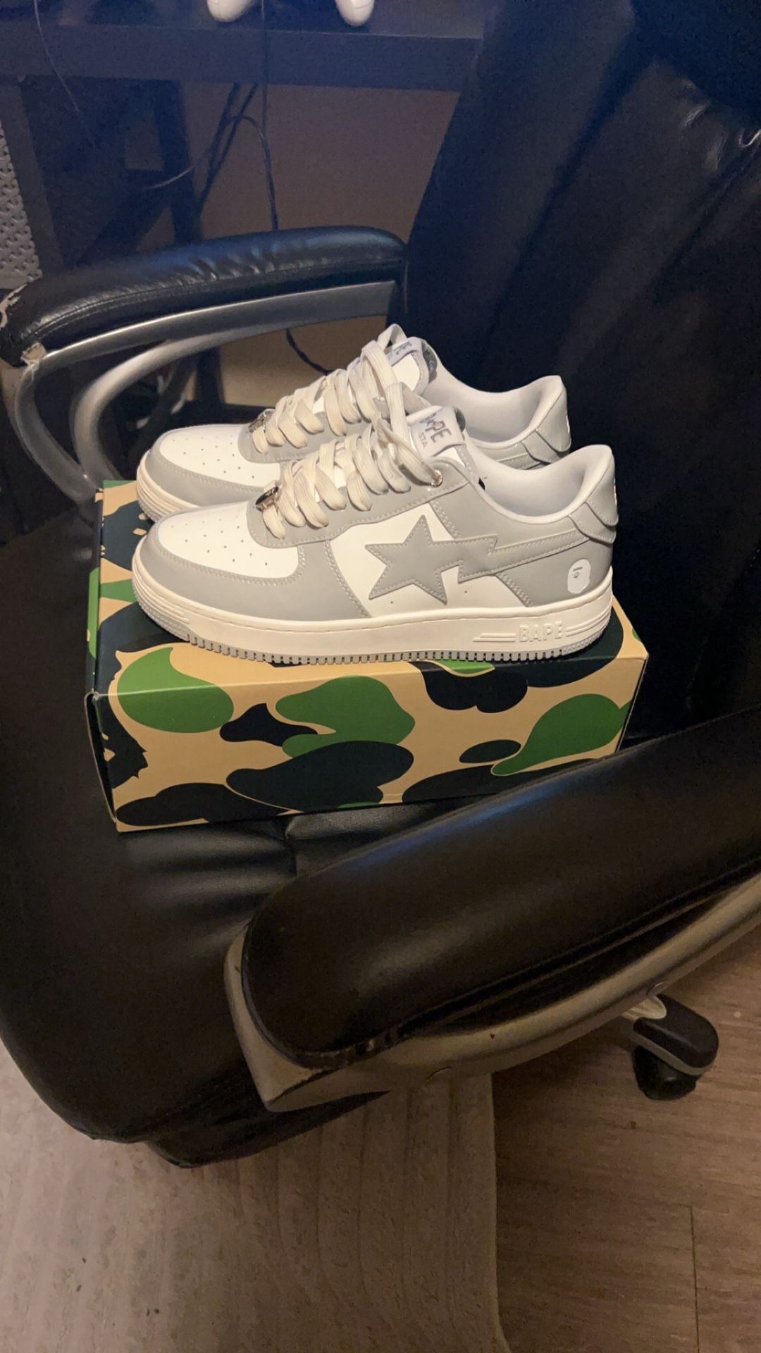 Grey Bapestas