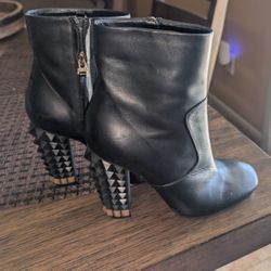  Authentic FENDI Ankle Boots