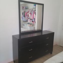 Black Dresser With Mirror