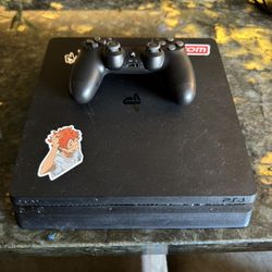 PS4 SLIM - WITH CONTROLLER AND CHARGING CORD