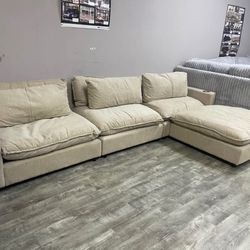 ☁️ PUG/ SMUSH SUPER CHILL OUT COUCH!  CHAISE CAN BE ON EITHER SIDE !! $645 INCLUDING DELIVERY!!  