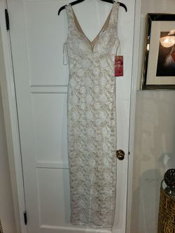 Beautiful white lace dress fitted long sleeveless . V Cut at busts, ruching on butt lined. Perfect for beach wedding, white party, special occasian.
