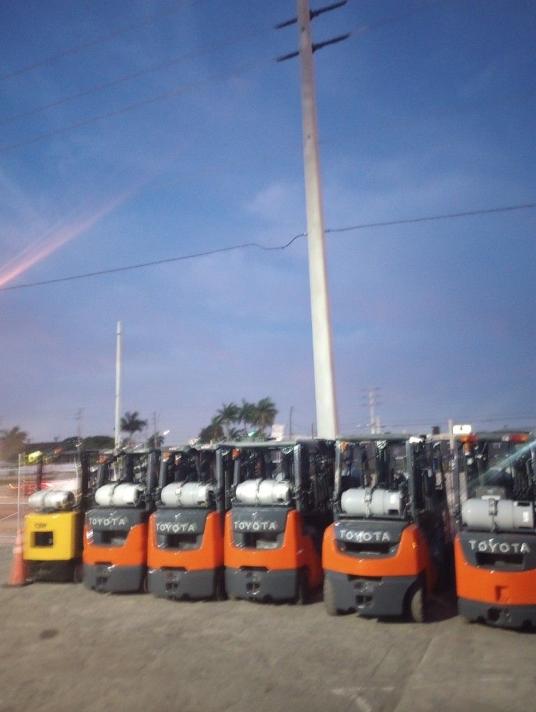 FORKLIFT TOYOTA CAT YALE NISSAN