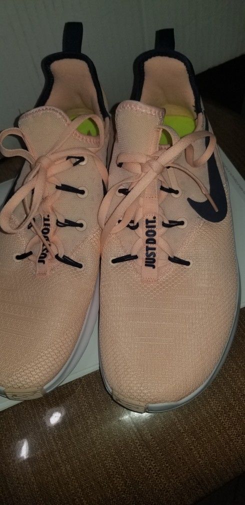 GORGEOUS  NEW  NIKE  TR8 TRAINING WOMEN\'S SHOES 