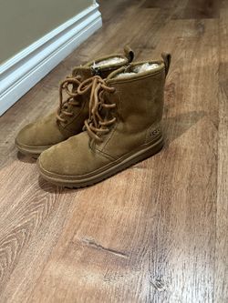 UGG