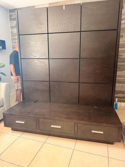 Entertainment center