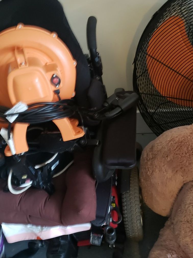 Free Desk Wheel Chair And Wine Rack