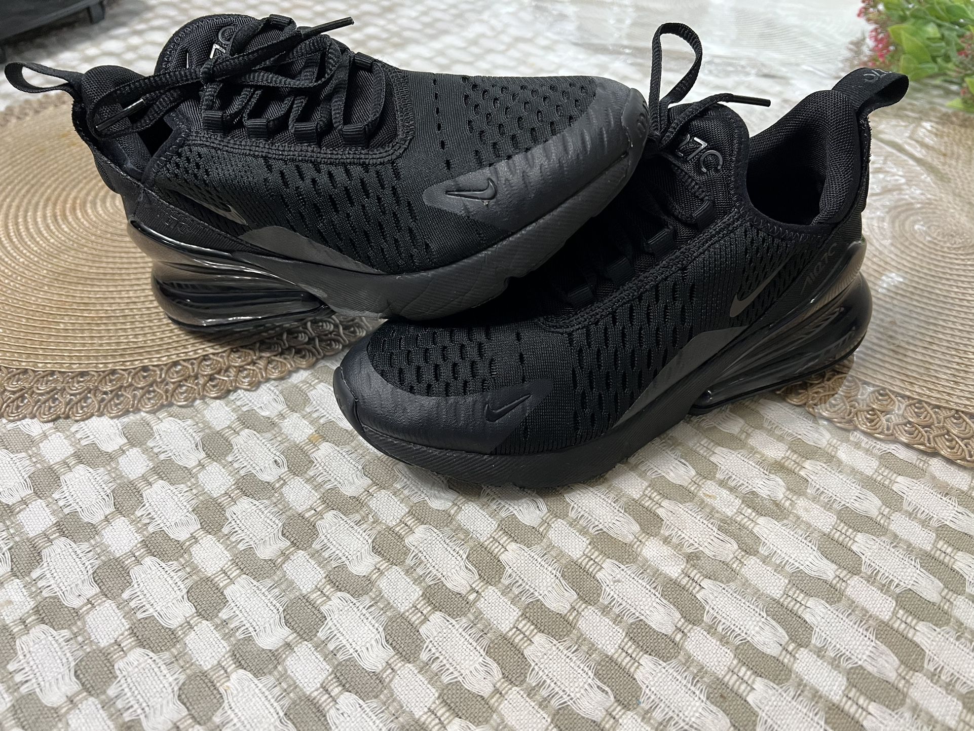 Nike Air Max 270 Size 4Y