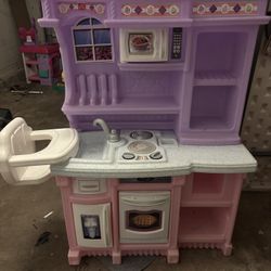 Step 2 Little Bakers Kitchen $30
