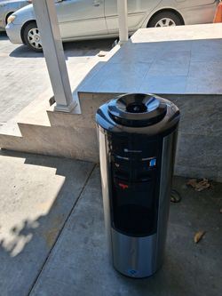 DISPENSADOR DE AGUA FRIA Y CALIENTE, TRABAJA PERFECTAMENTE