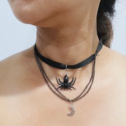 Black choker with dangling black spider and chain moon pendant for costume jewelry Halloween Gothic looks spooky for women necklace