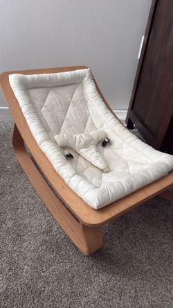 LEVO Baby Rocker in natural wood (Charlie Crane)