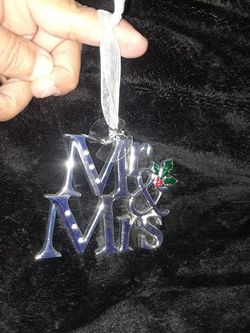 ornament gold gold pin