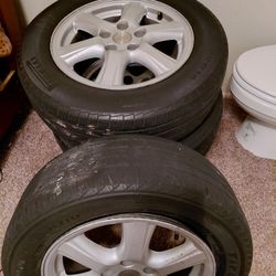 Tires Set With Rim 215 60 R16 In Good Condition 
