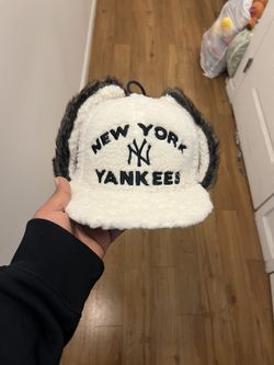 Yankee Fur Fitted Hat