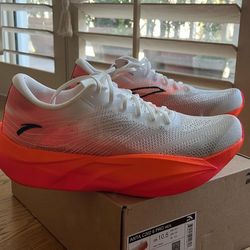 Anta Running Shoes 10.5 (Brand New)