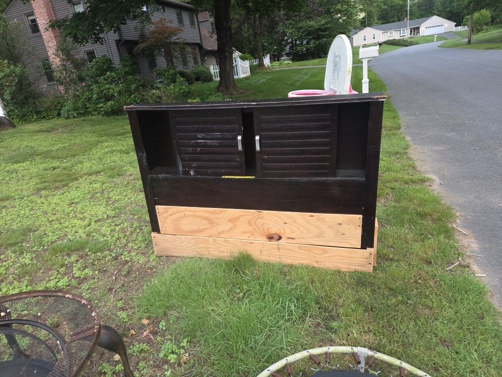 Free Headboard, Trampoline, Play Table Fure Pit