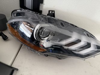 Mustang 18-23 Passenger headlight
