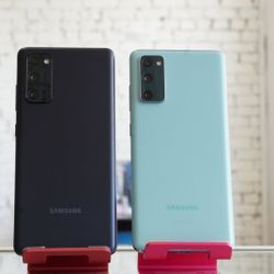 Samsung Galaxy S20 FE 5G (128 GB) Unlocked Each With Warranty 
