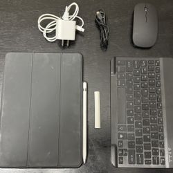 iPad Air 3 + Apple Pencil + Keyboard + Case + Tomtoc Sleeve - Great Bundle 