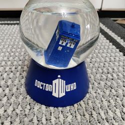 Dr Who Tardis Snow Globe