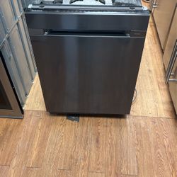 SANSUNG DISHWASHER 24” OPEN BOX 
