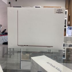 13” MacBook Air With M3 Chip/8gb/256gb SSD