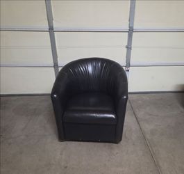 Black faux Leather Barrel Accent Chair
