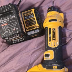 Dewalt Drywall Cutting Tool With 2 20v Batteries And Charger 