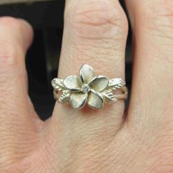 Size 7 Sterling Silver Flower With Floral Accents CZ Gem Band Ring