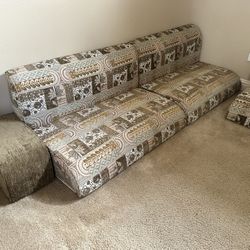 Arabic Majlis 10 Seating Sofa With 3 Arm Rest Hookah Lounge 