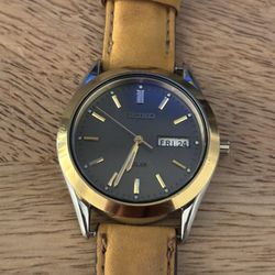 Seiko Japan V158-0AB0 gold tone Day Date Stainless Steel new bracelet Solar Mens Watch Works beautifully 