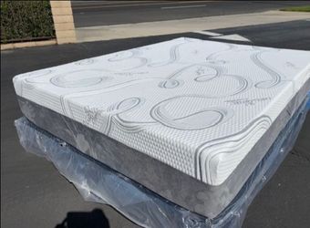 Cal King Organic Cool Gel Memory Foam Mattress!!