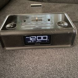 iHome Dual Charging Stereo FM Clock Radio with Lightning Connector and USB for iPhone 6, iPhone 6 Plus, iPad, iPhone or iPod(Black)